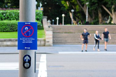 Koronavirüsün yayılmasını sınırlamak için düğmeye basmayın