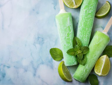 Kireç ve buzlu nane