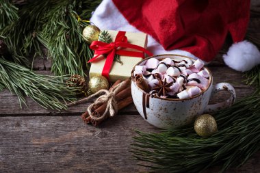 Marşmelovlu sıcak çikolata