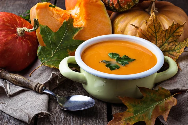 Sopa de calabaza vegetariana en sartén — Foto de Stock