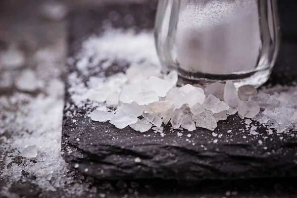 Hvidt salt i shaker - Stock-foto