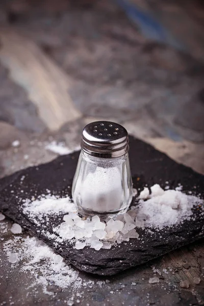 Beyaz tuz shaker