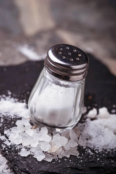Bílá sůl v šejkru — Stock fotografie