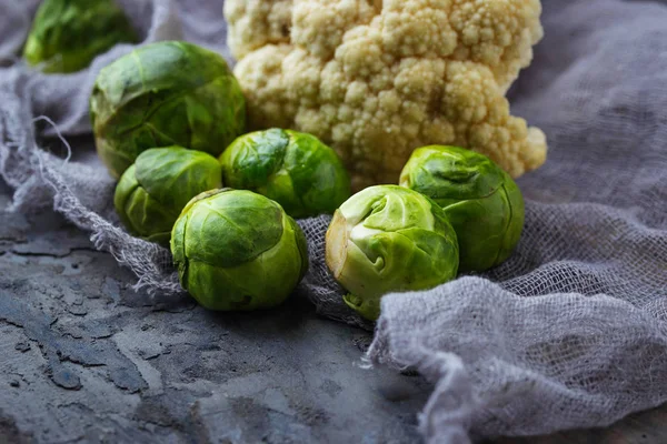 Brussels sprouts and cauliflower — Stock Photo, Image