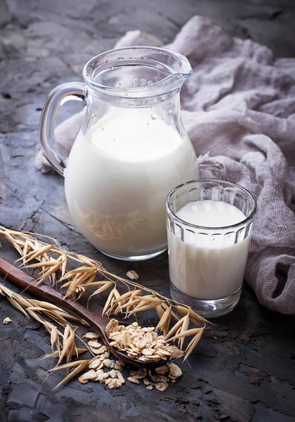 Lait d'avoine végétalien non laitier — Photo