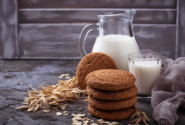 Ovesné sušenky s mlékem — Stock fotografie