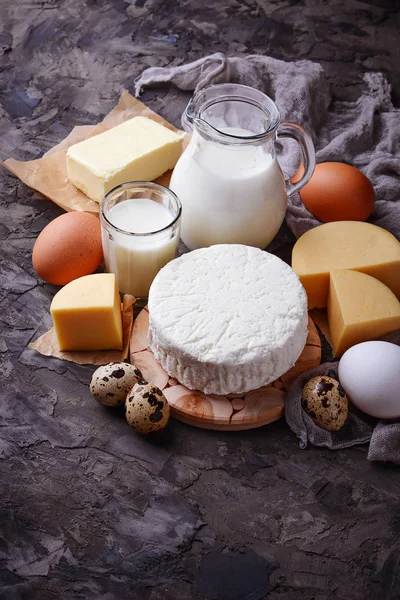 우유, 코 티 지 치즈, 사 우 어 크림, 버터, 계란 — 스톡 사진