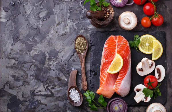 Salmon, mushrooms, tomatoes and parsley — Stock Photo, Image