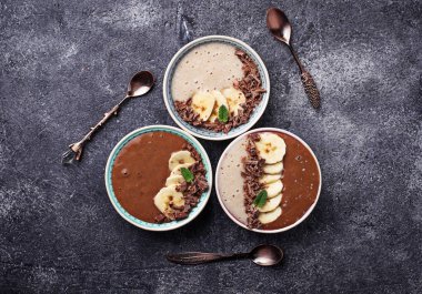 Muz ve çikolata güler yüzlü kase