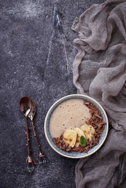 Muz ve çikolata güler yüzlü kase