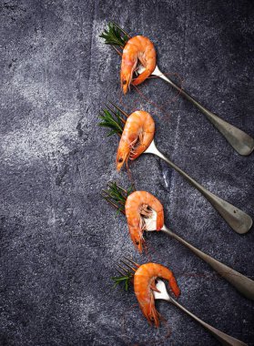 Karides karides çatal üzerinde