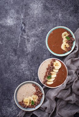 Muz ve çikolata güler yüzlü kase