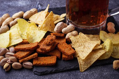 Çeşitli tür bir aperatif için bira 