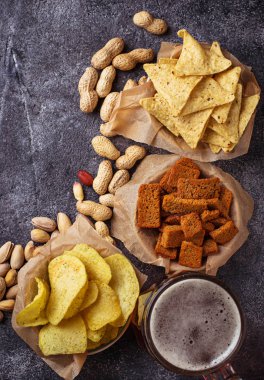 Çeşitli tür bir aperatif için bira 