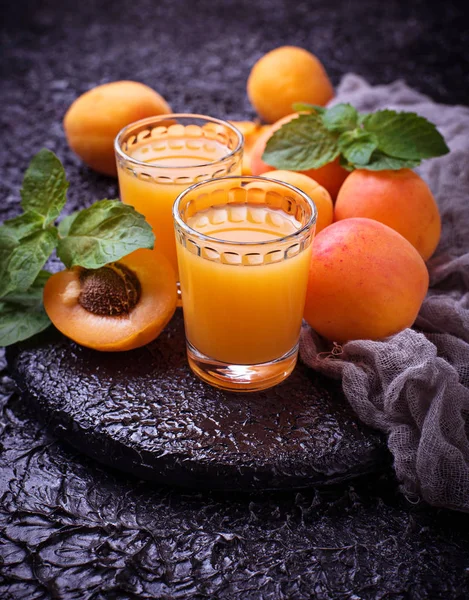 Aprikosensaft. frisches Sommergetränk — Stockfoto