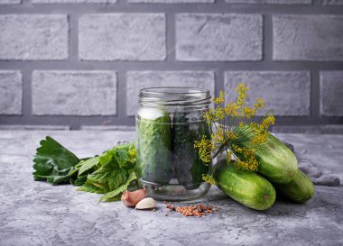 salatalık turşusu yemek pişirmek için malzemeler