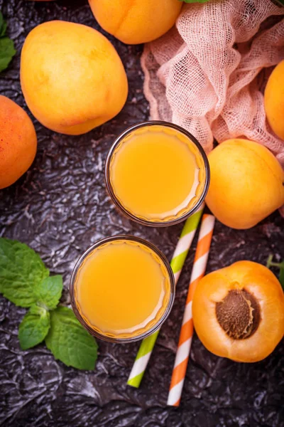 Aprikosensaft. frisches Sommergetränk — Stockfoto