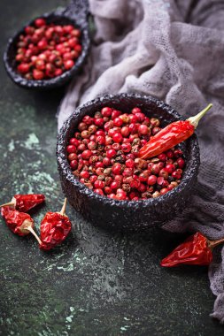 Kırmızı ve pembe biber