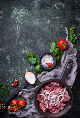 Et yemek için hazır dilimlenmiş Raw. 