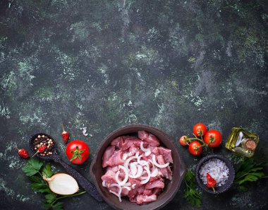 Et yemek için hazır dilimlenmiş Raw. 