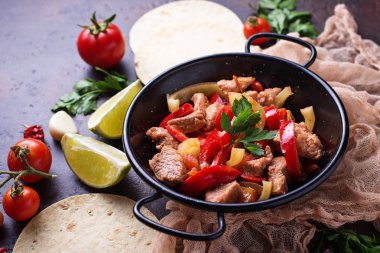 Salata Meksika taco yemek için biber ile