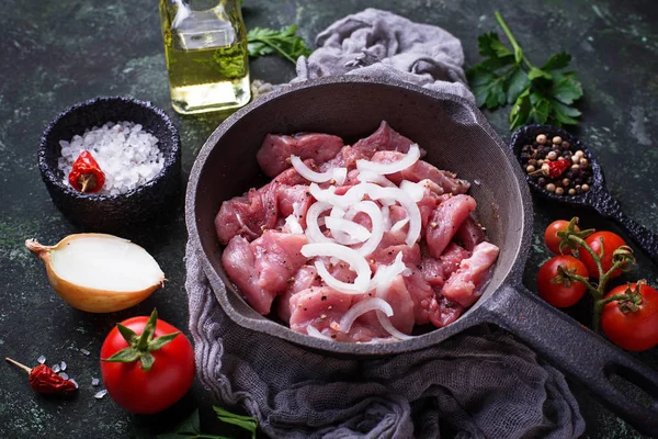 Et yemek için hazır dilimlenmiş Raw. 