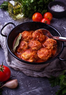 Domates soslu köfte..