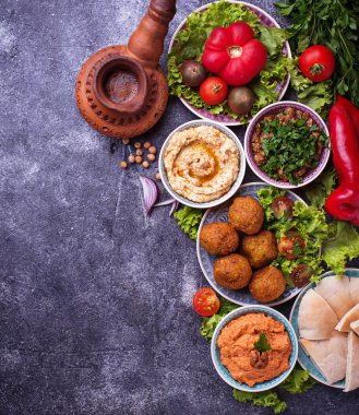 Orta Doğu ya da Arap yemekleri yelpazesi.