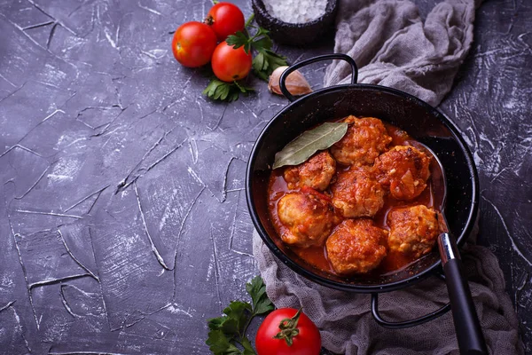 Köttbullar med tomatsås. — Stockfoto