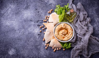 Humus ve pita ekmeği