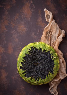 Ayçiçeği tohumları ile