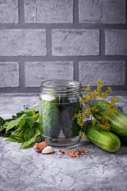 salatalık turşusu yemek pişirmek için malzemeler