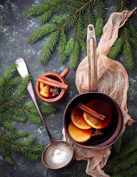 Vinho amassado, bebida quente de inverno — Fotografia de Stock