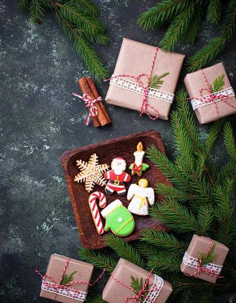 Galletas de jengibre de Navidad en forma de Santa, copo de nieve, cand — Foto de Stock