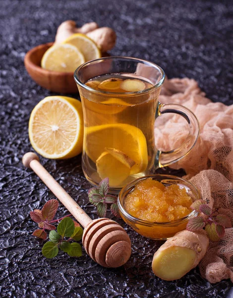 Hot tea with ginger, lemon, mint and honey — Stock Photo, Image