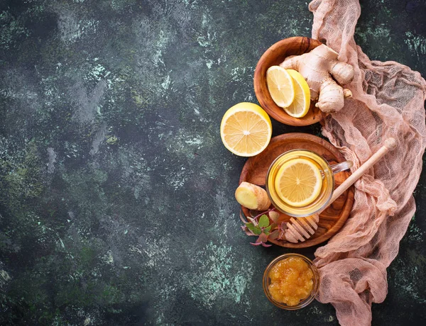 Chá quente com gengibre, limão, hortelã e mel — Fotografia de Stock
