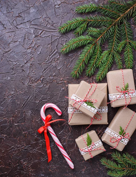 Cajas de regalo y bastón de caramelo — Foto de Stock