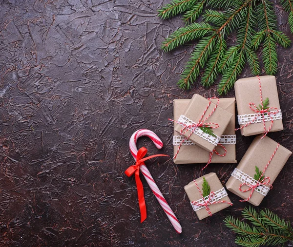 Cajas de regalo y bastón de caramelo — Foto de Stock