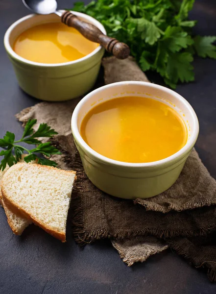 Mangkuk sup kacang merah vegetarian panas — Stok Foto