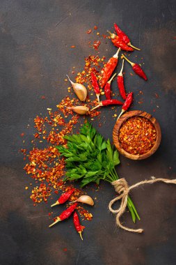 Kırmızı biber, sarımsak ve maydanoz