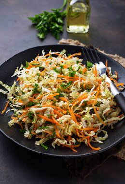 Çin lahanası ve havuç salatası