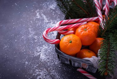 Mandalina ve şeker kamışı. Noel arka plan