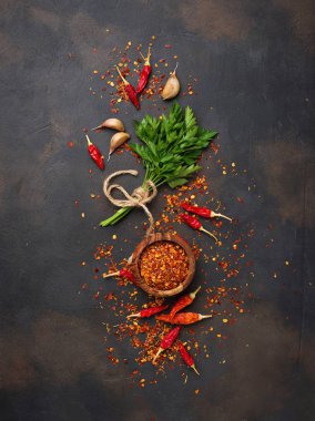 Kırmızı biber, sarımsak ve maydanoz