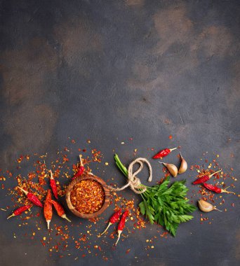 Kırmızı biber, sarımsak ve maydanoz