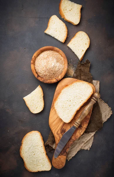 Bowl of breadcrumbs and slices of a loaf — Stock Photo, Image