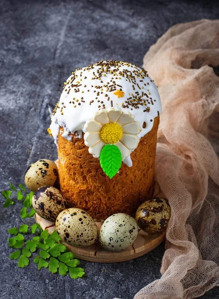 Pastel tradicional de Pascua con cobertura — Foto de Stock