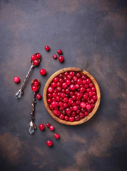 Fresh ripe cranberry in wooden bowl — Stock Photo, Image