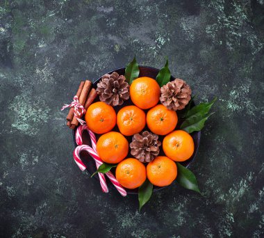 Mandalina ile Noel ve yeni yıl kompozisyon 