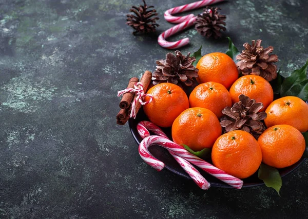 Composición de Navidad o Año Nuevo con mandarinas — Foto de Stock