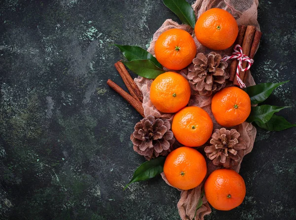 Mandalina ile Noel ve yeni yıl kompozisyon 